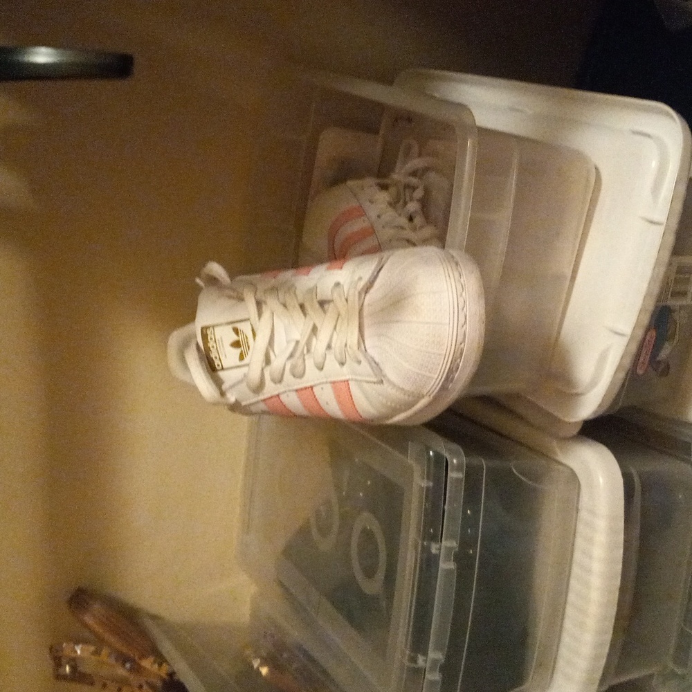 Women tennis shoes.
